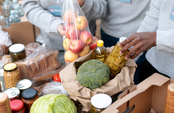 Finding a Food Pantry Near Me in the Philadelphia Region